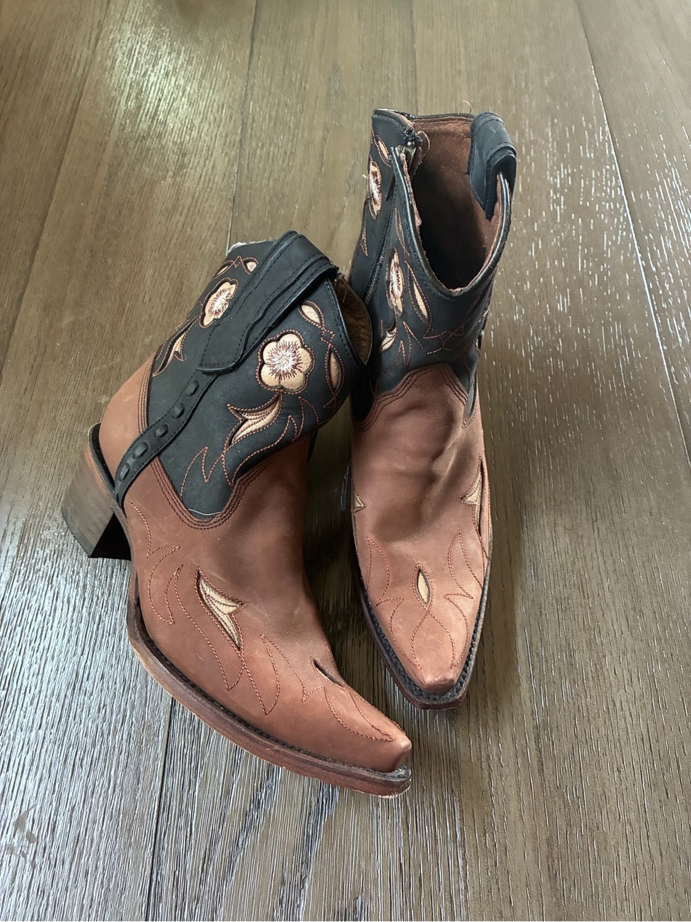 Circle G Floral Embroidery Western Boots